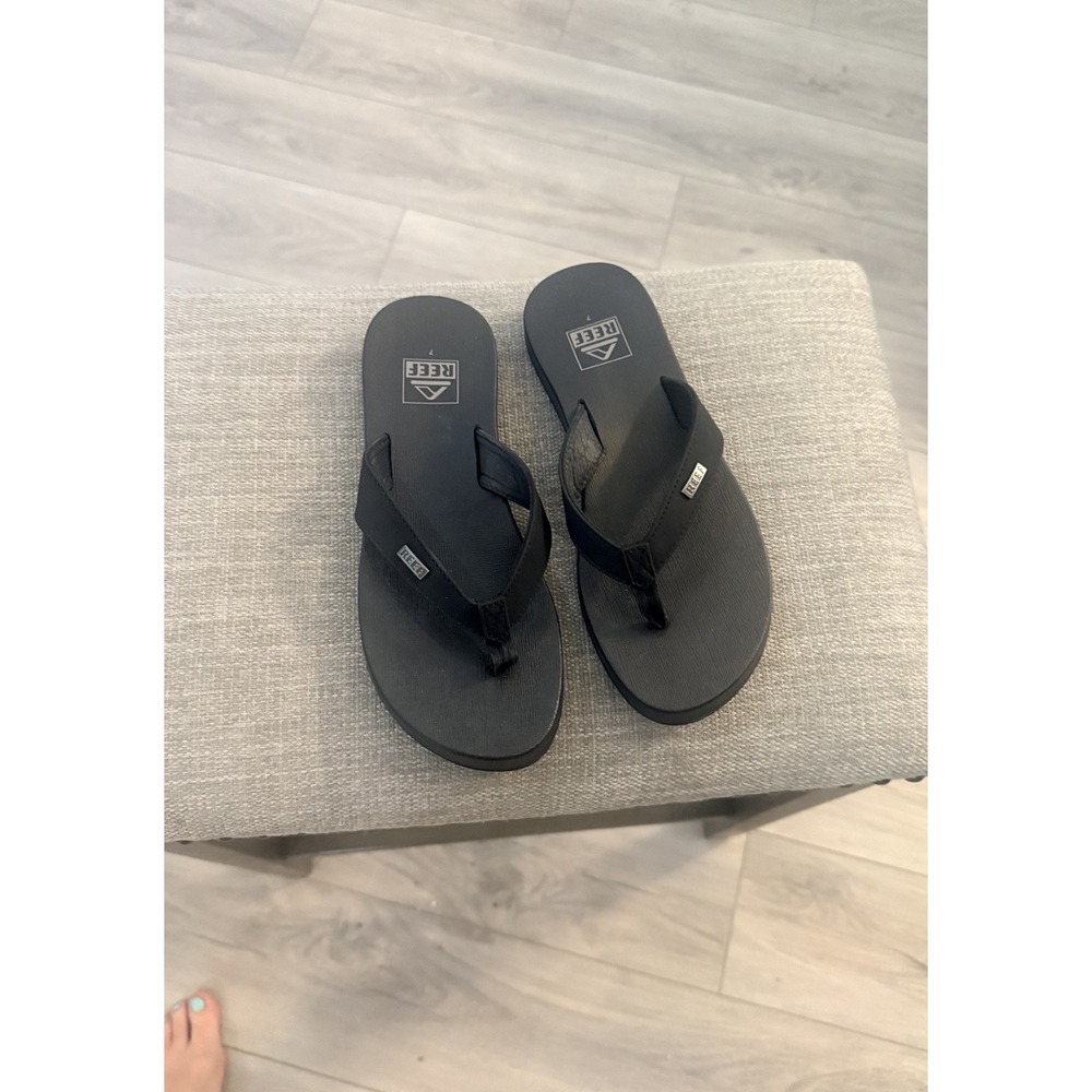 Reef Flip Flops Mens 7 Black Good Water Friendly Beach Sandals